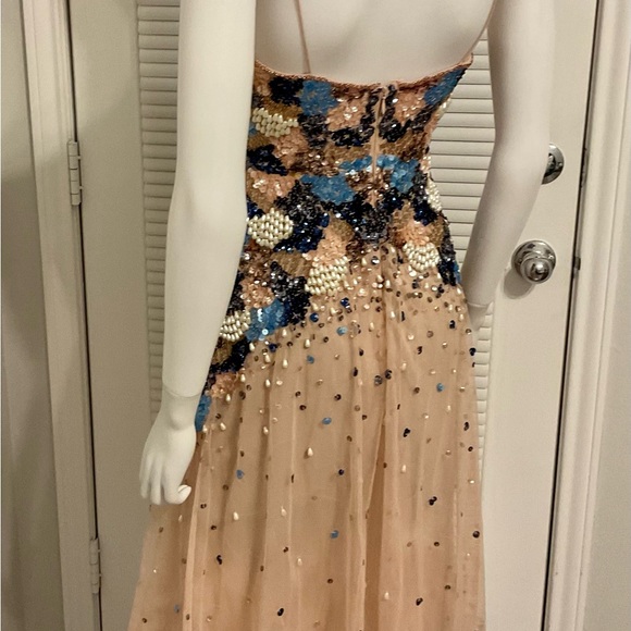 Aidan by Aidan Mattox SZ-0 Women's V-Neck Sequin Cocktail Dress. Retail $320 - Picture 7 of 13